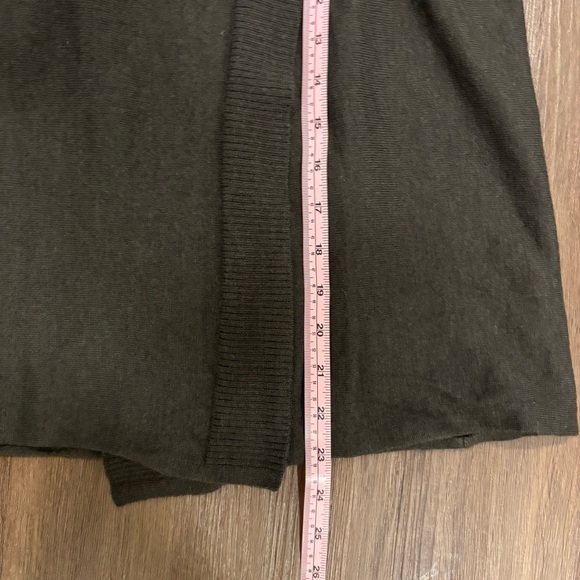 Elegant Ellen Tracy Deep Green Wool Ribbed Cowl Neck Sweater with Buckle Details - Picture 9 of 9